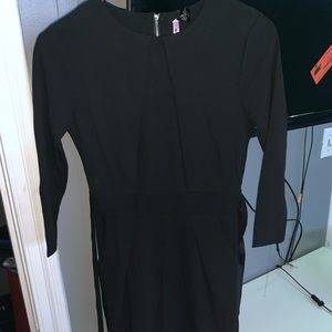 Black juniors two pocket dress